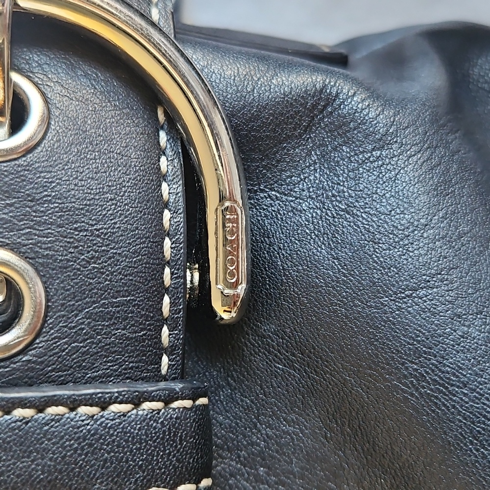 Coach Elegant Black Leather Crossbody Bag - Picture 3 of 8